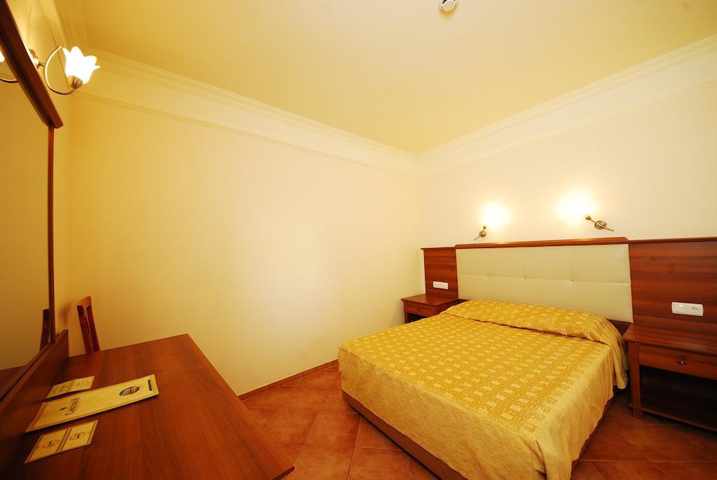 מרמריס Luna Beach Deluxe Hotel חדר תמונה